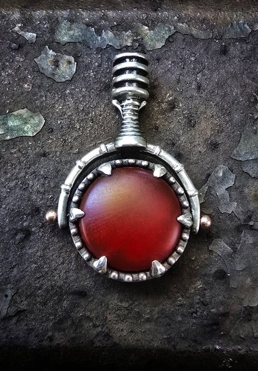 Ausaris Swivel Pendant